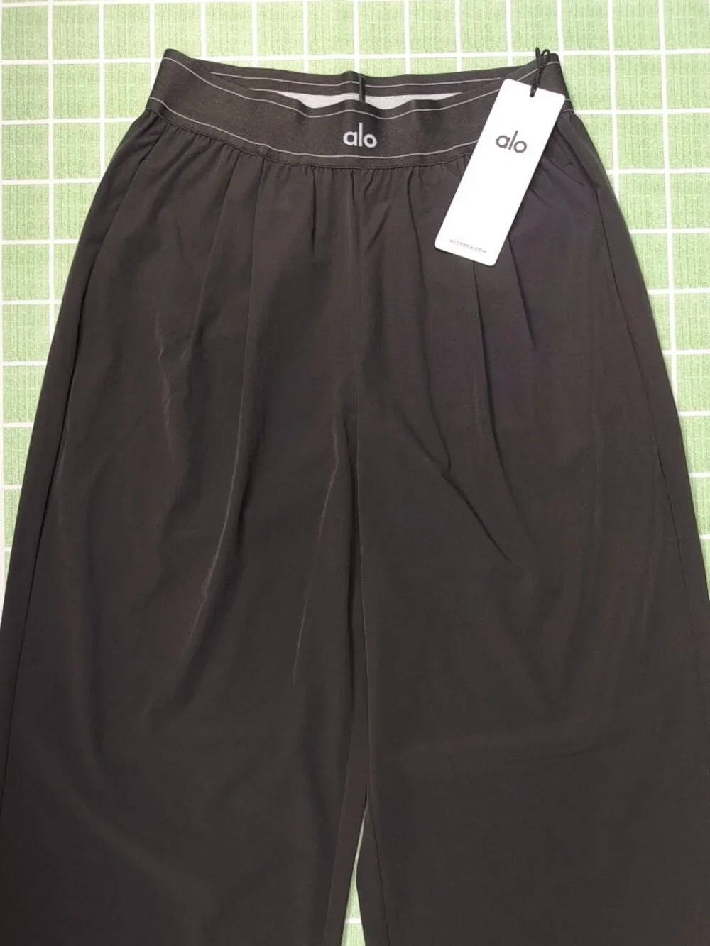 Brand New✨Alo Yoga Trouser Deep Gray Size S-M-L (Regular 30
